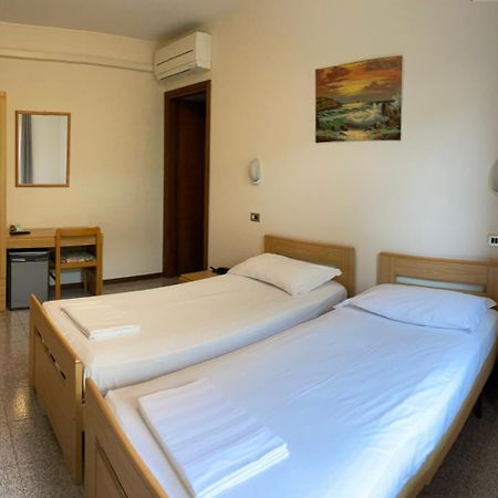 Garni Onda Hotel Torri Del Benaco Kamer foto