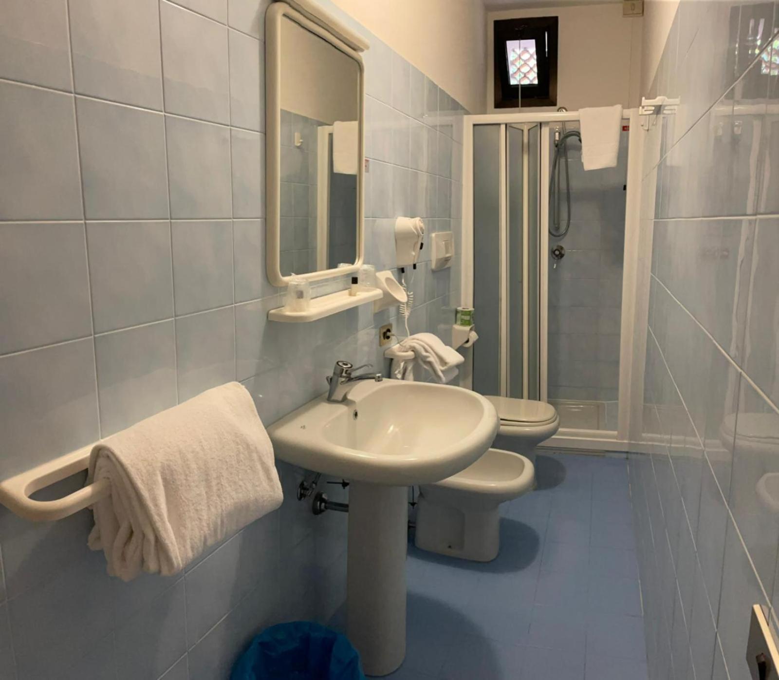 Garni Onda Hotel Torri Del Benaco Kamer foto
