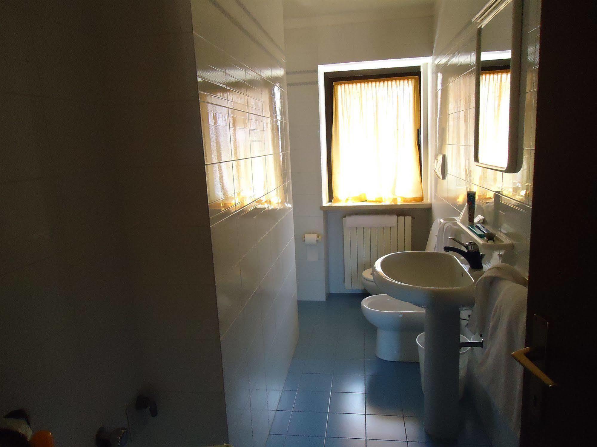 Garni Onda Hotel Torri Del Benaco Buitenkant foto