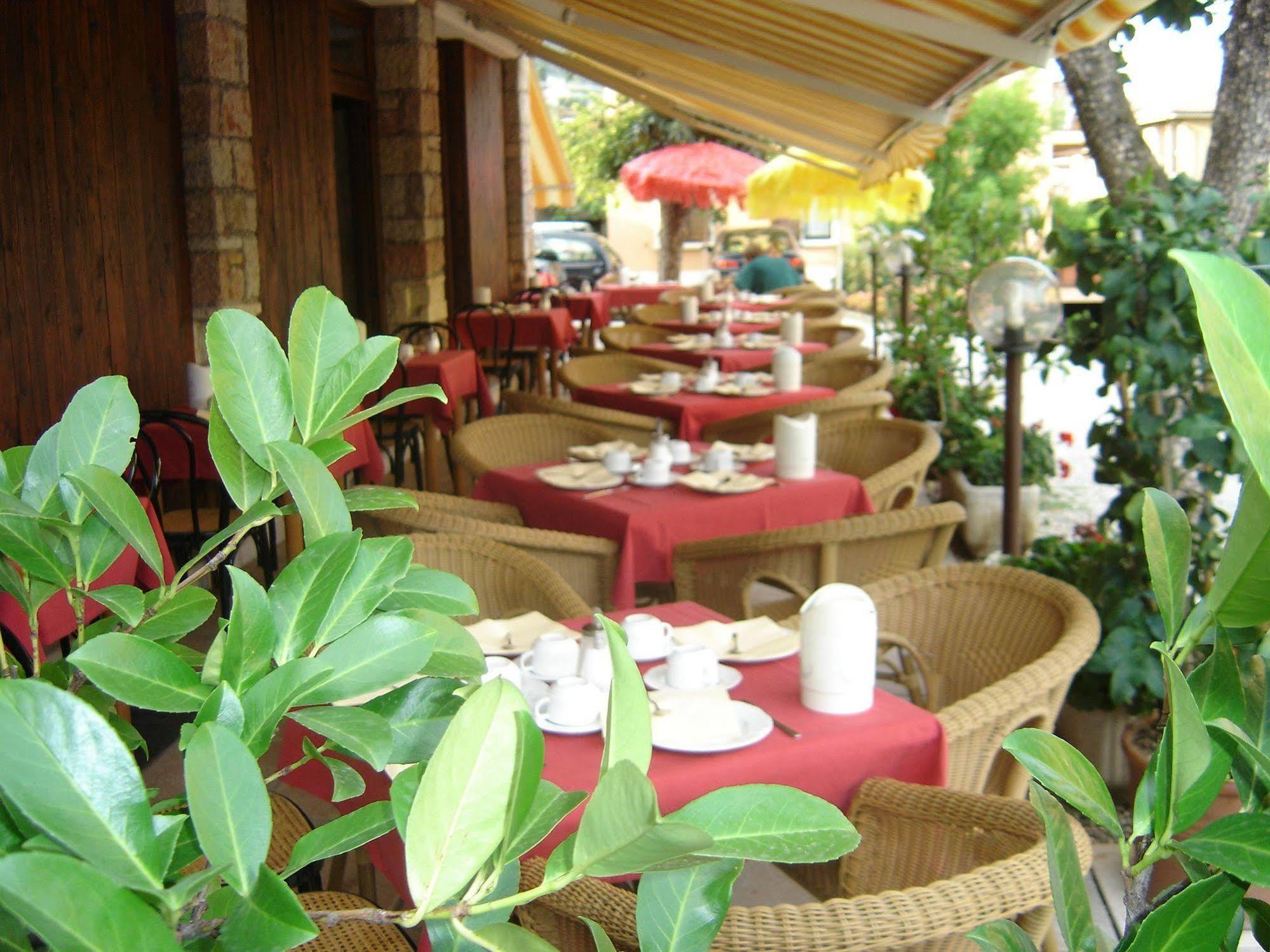 Garni Onda Hotel Torri Del Benaco Buitenkant foto