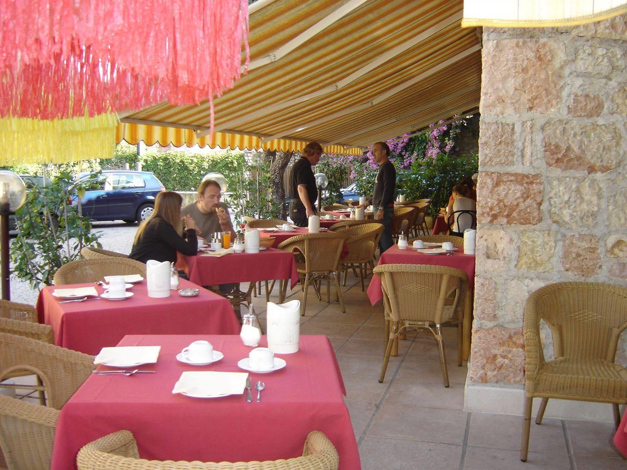 Garni Onda Hotel Torri Del Benaco Buitenkant foto