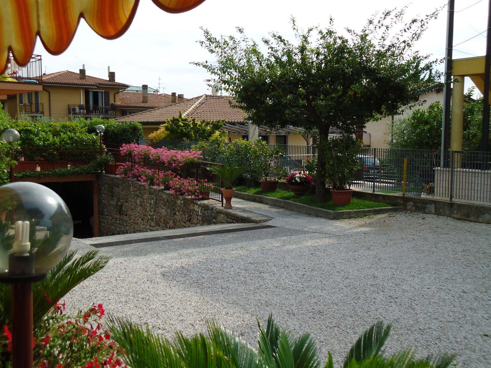 Garni Onda Hotel Torri Del Benaco Buitenkant foto