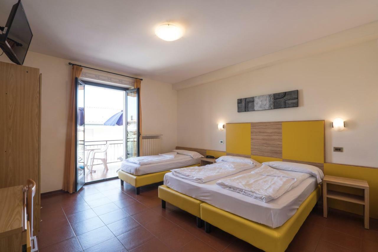 Garni Onda Hotel Torri Del Benaco Buitenkant foto